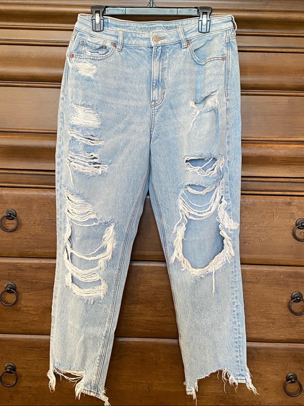 American Eagle Light Wash Distressed Mom Jean Comfort Stretch Waistband Size 10